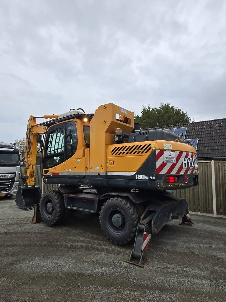 Hyundai R 180W-9A  - Escavadeira de rodas: foto 2 Hyundai R 180W-9A  - Escavadeira de rodas: foto 2