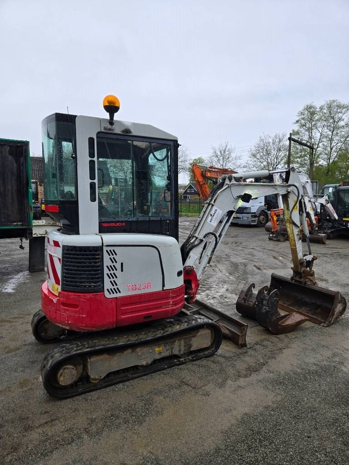 Takeuchi TB 23 R - Mini escavadeira: foto 5 Takeuchi TB 23 R - Mini escavadeira: foto 5