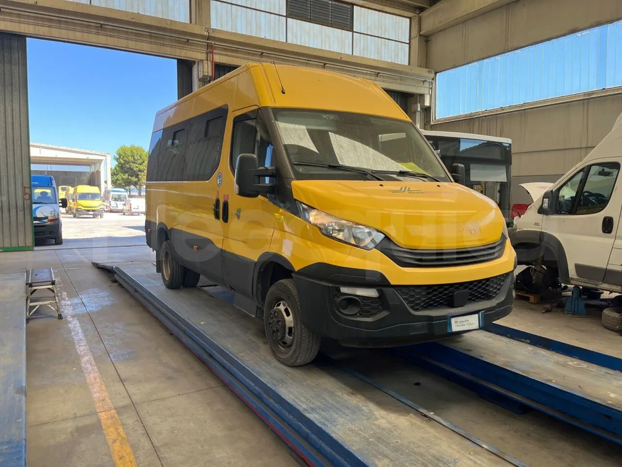 Iveco Daily - Autocarro escolar: foto 1 Iveco Daily - Autocarro escolar: foto 1