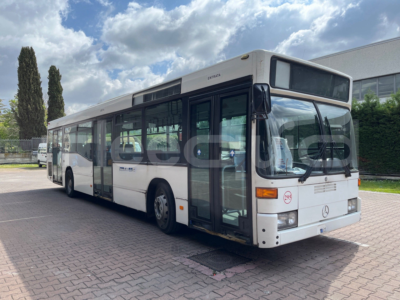 Mercedes-Benz O 405N2 - Ônibus suburbano: foto 1 Mercedes-Benz O 405N2 - Ônibus suburbano: foto 1