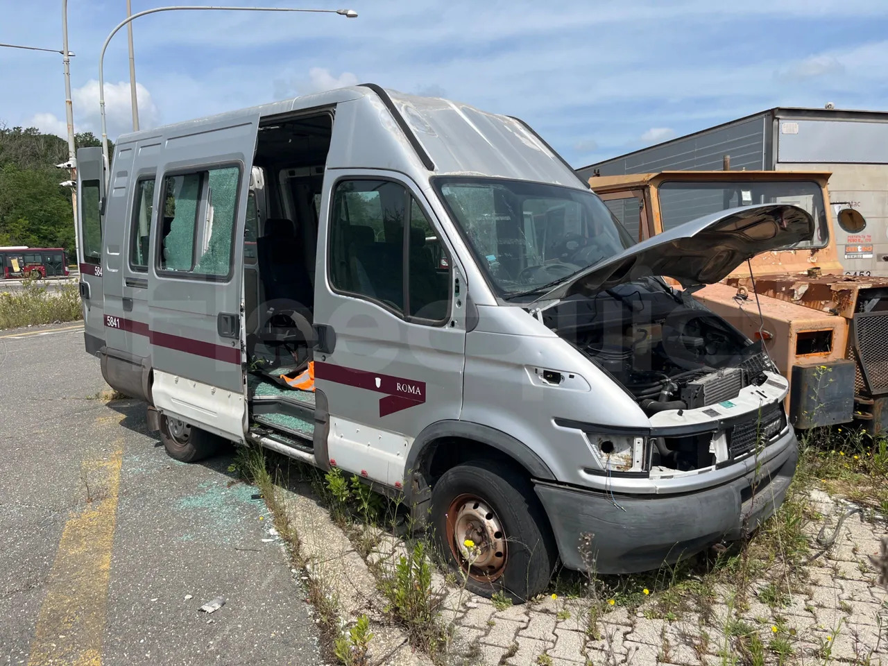 N. 2 Iveco Daily - Minibus, Furgão de passageiros: foto 1 N. 2 Iveco Daily - Minibus, Furgão de passageiros: foto 1