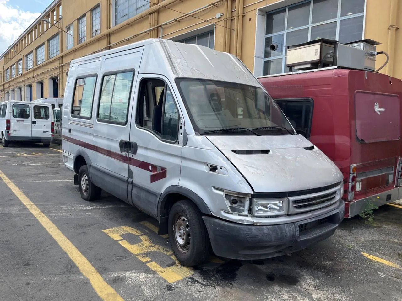 N.6Iveco Daily - Minibus, Furgão de passageiros: foto 1 N.6Iveco Daily - Minibus, Furgão de passageiros: foto 1