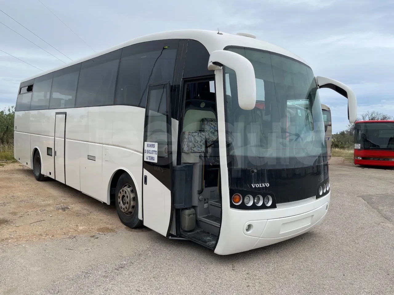 Volvo B12 - Autocarro: foto 1 Volvo B12 - Autocarro: foto 1