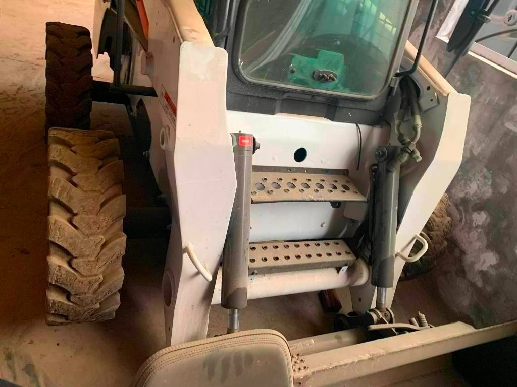Bobcat S 300 - Mini pá carregadora: foto 2 Bobcat S 300 - Mini pá carregadora: foto 2