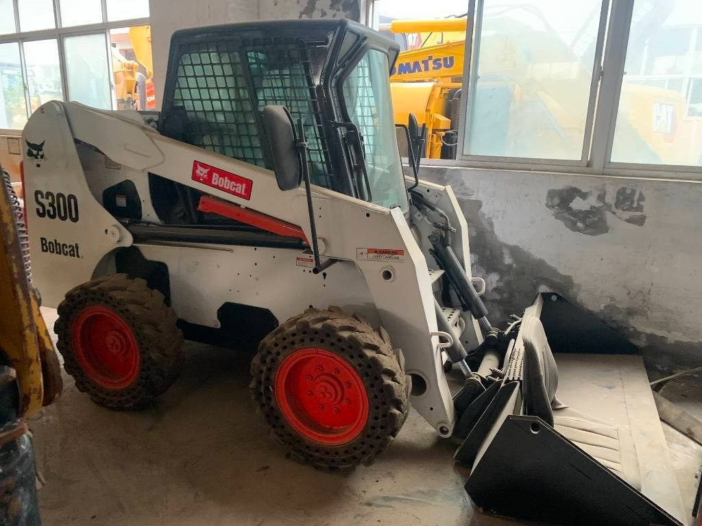 Bobcat S 300 - Mini pá carregadora: foto 1 Bobcat S 300 - Mini pá carregadora: foto 1