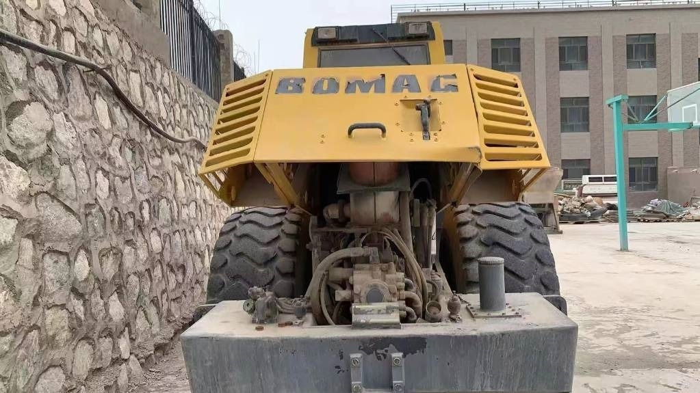 Bomag bw225d-3 - Compactador de asfalto: foto 3 Bomag bw225d-3 - Compactador de asfalto: foto 3