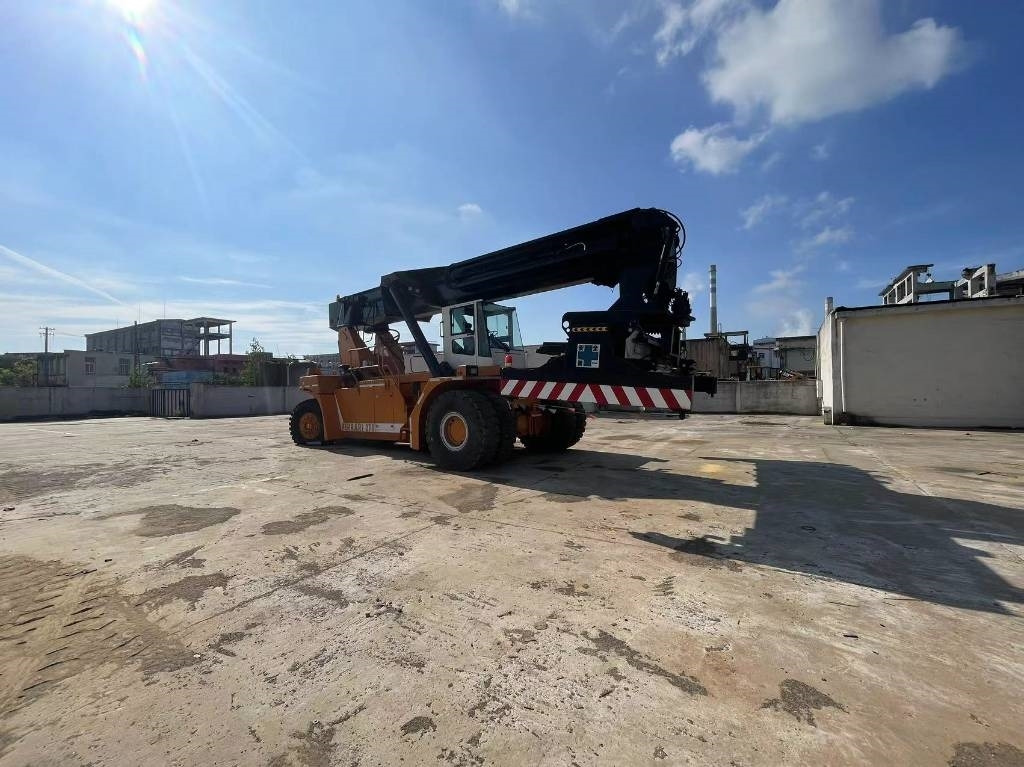 CVS Ferrari F 278.6 - Reachstacker porta contentores: foto 1 CVS Ferrari F 278.6 - Reachstacker porta contentores: foto 1