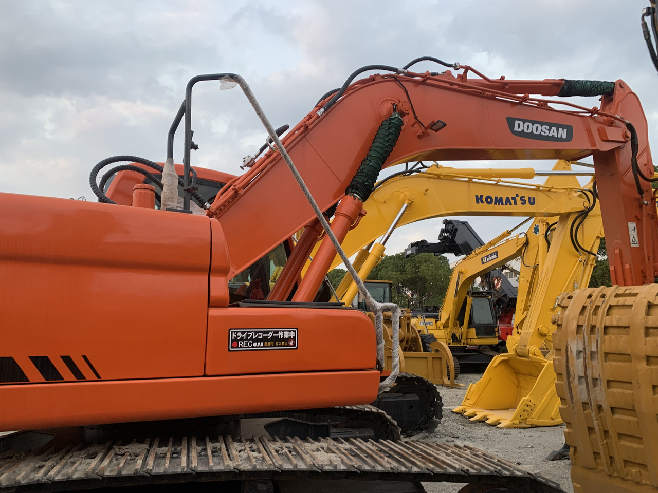 DOOSAN DX225LC - Escavadeira de rodas: foto 1 DOOSAN DX225LC - Escavadeira de rodas: foto 1
