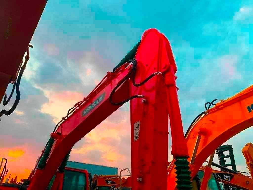 Doosan DX 225 LC - Escavadora de rastos: foto 1 Doosan DX 225 LC - Escavadora de rastos: foto 1