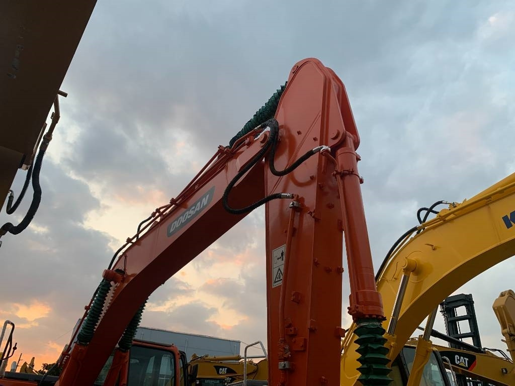 Doosan DX 225 LC - Escavadora de rastos: foto 2 Doosan DX 225 LC - Escavadora de rastos: foto 2