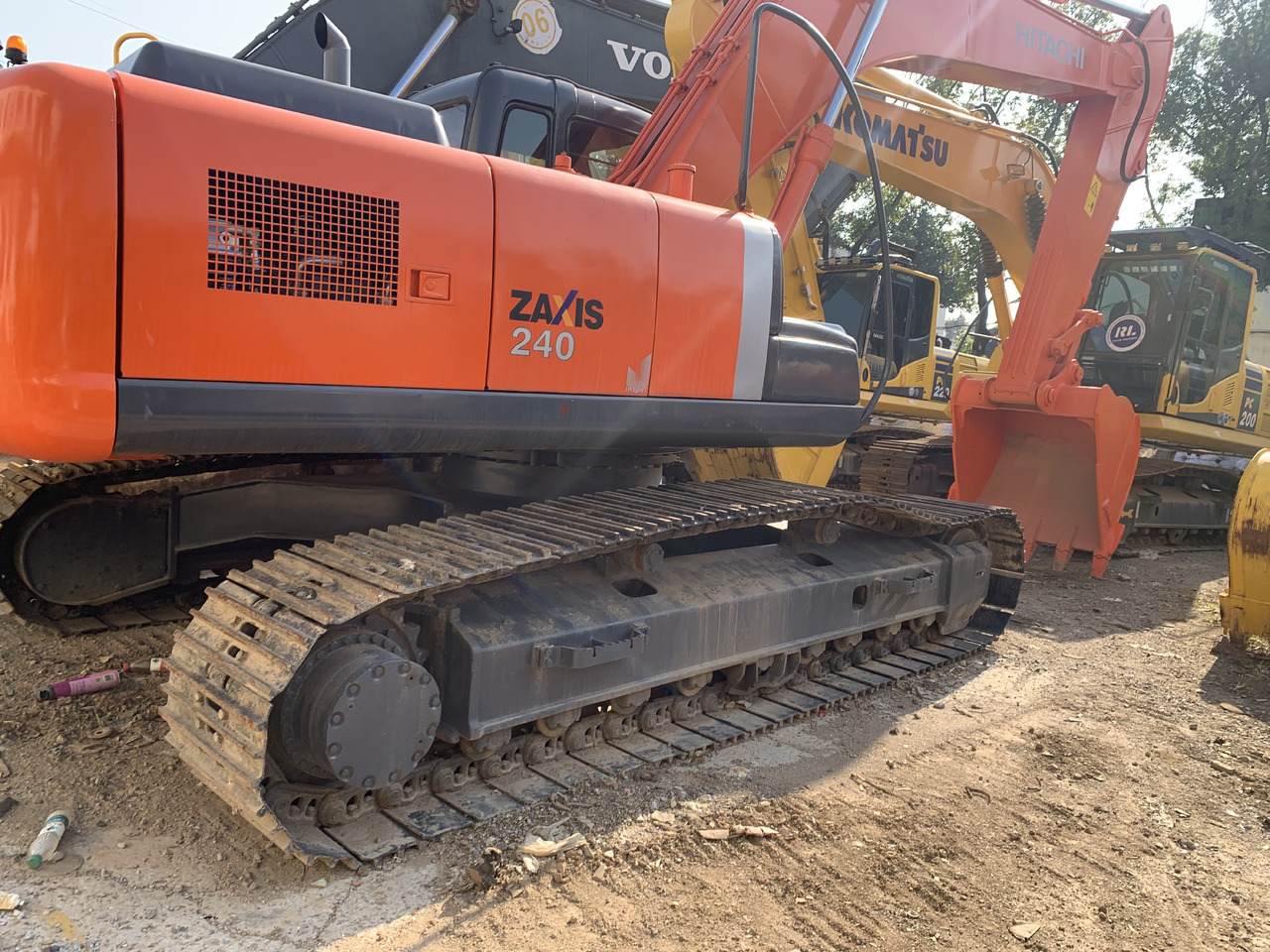HITACHI ZAXIS240 - Escavadeira de rodas: foto 3 HITACHI ZAXIS240 - Escavadeira de rodas: foto 3