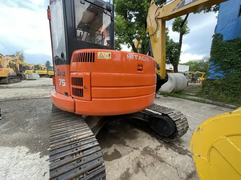 Hitachi ZX75US-7 - Mini escavadeira: foto 2 Hitachi ZX75US-7 - Mini escavadeira: foto 2