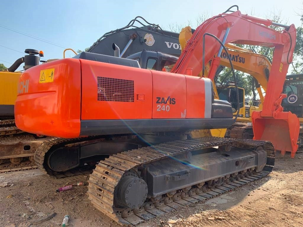 Hitachi Zaxis 240 - Escavadora de rastos: foto 1 Hitachi Zaxis 240 - Escavadora de rastos: foto 1