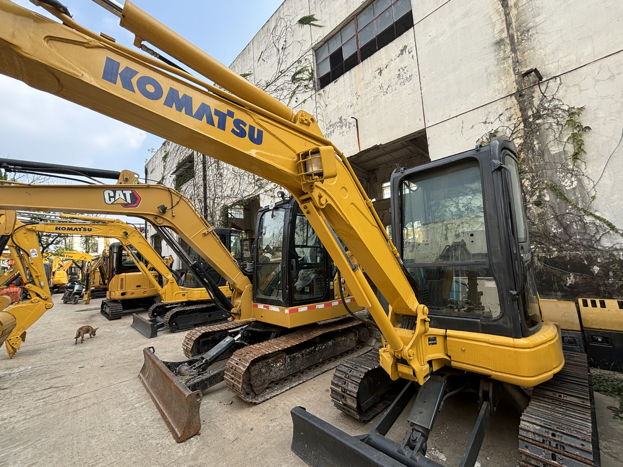 KOMATSU PC35MR - Mini escavadeira: foto 3 KOMATSU PC35MR - Mini escavadeira: foto 3