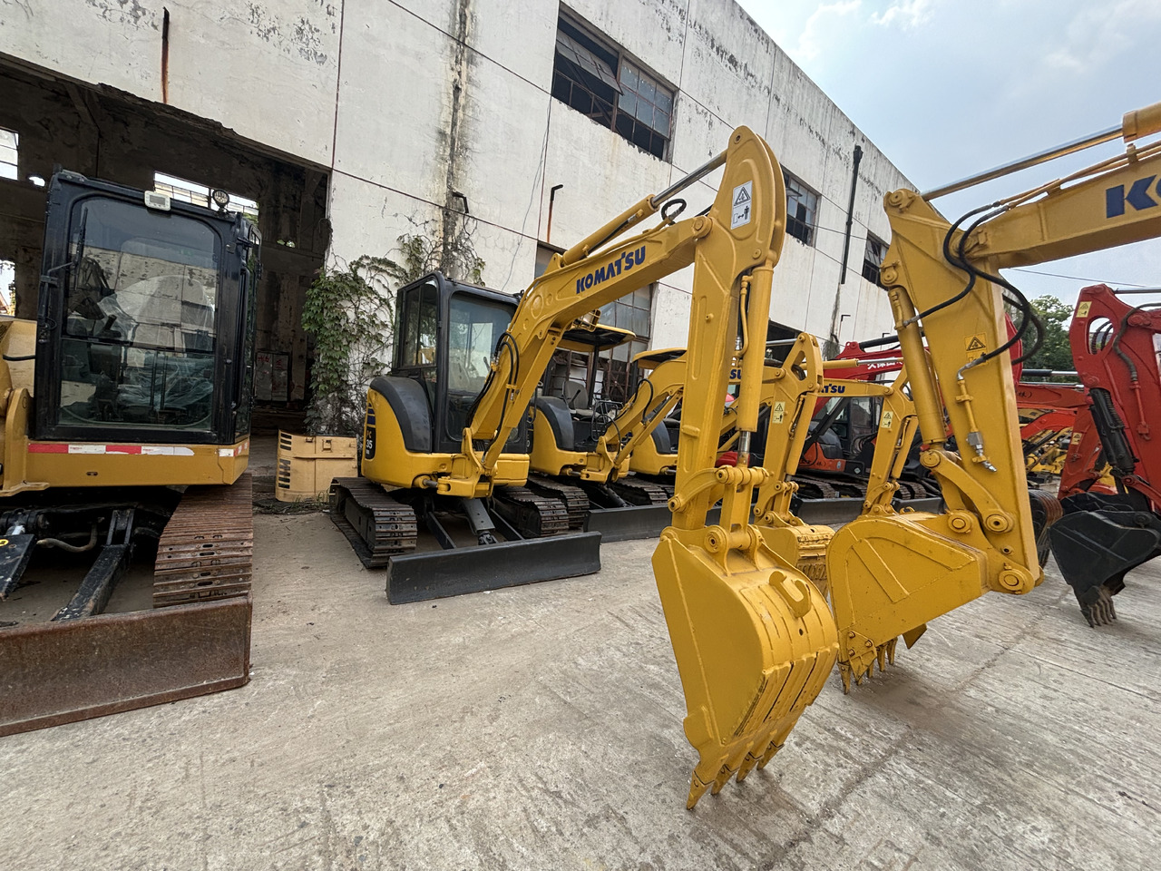 KOMATSU PC35MR - Mini escavadeira: foto 1 KOMATSU PC35MR - Mini escavadeira: foto 1