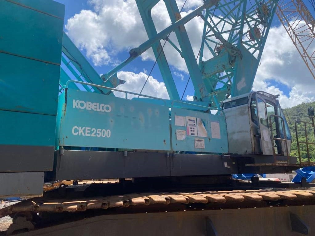 Kobelco CKE 2500 - Guindaste sobre esteiras: foto 2 Kobelco CKE 2500 - Guindaste sobre esteiras: foto 2