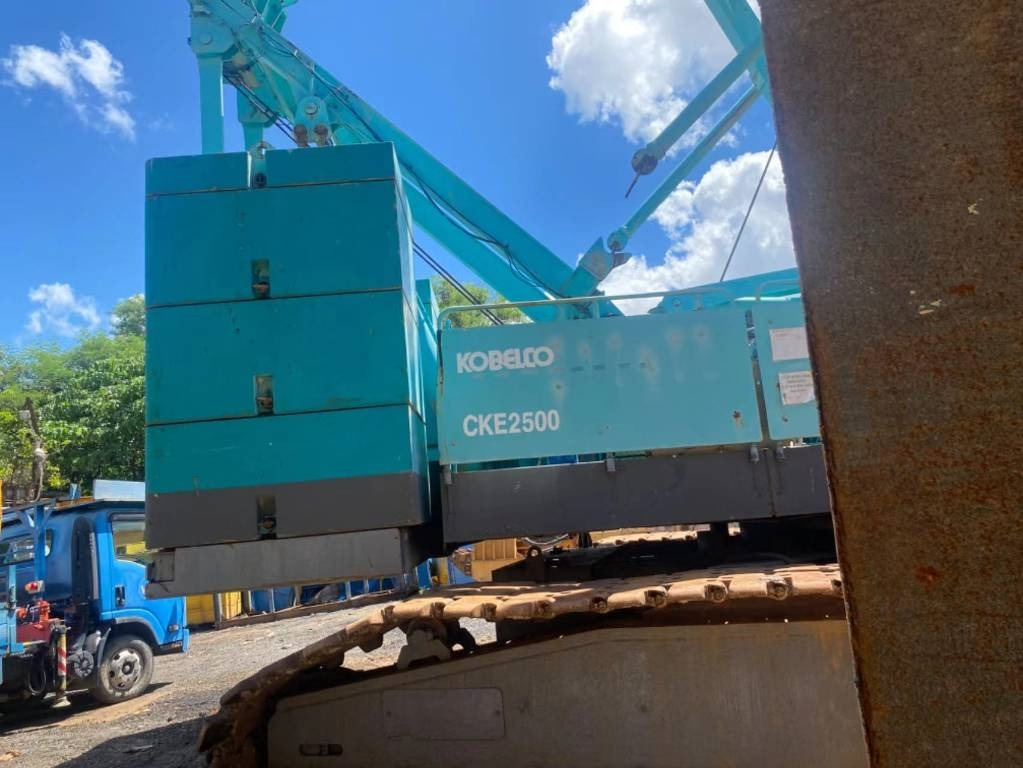 Kobelco CKE 2500 - Guindaste sobre esteiras: foto 3 Kobelco CKE 2500 - Guindaste sobre esteiras: foto 3