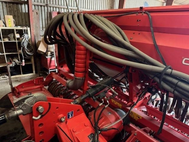 Kuhn SITERA 4000 + TF1500 - Semeadora combinada: foto 3 Kuhn SITERA 4000 + TF1500 - Semeadora combinada: foto 3