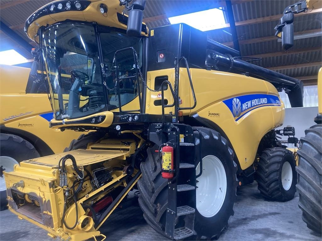 New Holland CR.9.90 SLH - Ceifeira debulhadora: foto 1 New Holland CR.9.90 SLH - Ceifeira debulhadora: foto 1