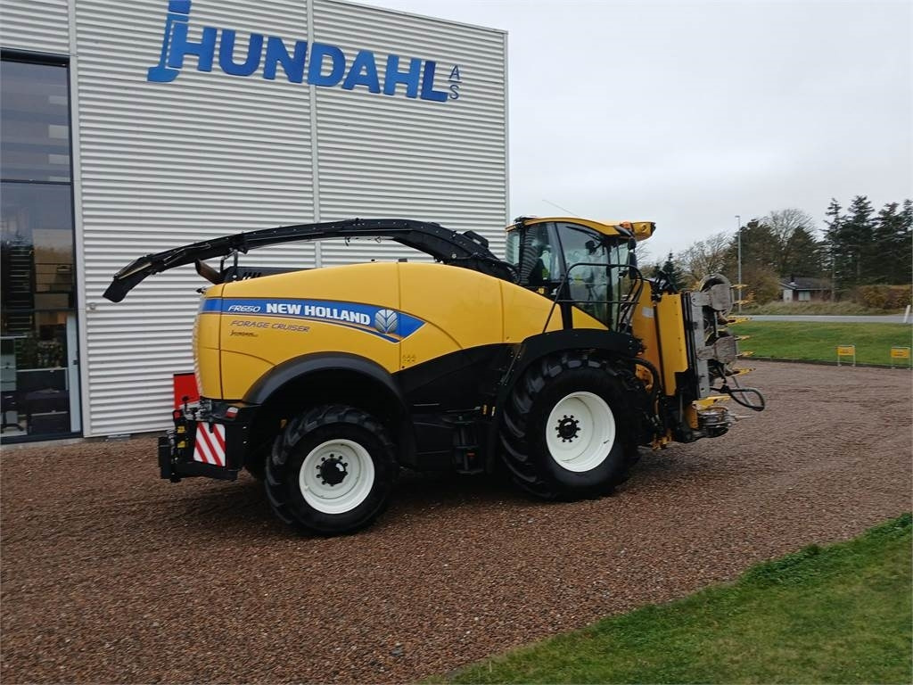 New Holland FR650 ST5 - Picadora de forragem automotriz: foto 2 New Holland FR650 ST5 - Picadora de forragem automotriz: foto 2