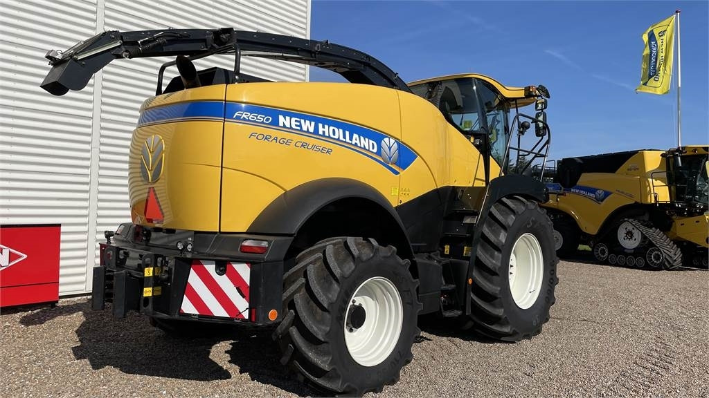 New Holland FR650 T4B - Picadora de forragem automotriz: foto 2 New Holland FR650 T4B - Picadora de forragem automotriz: foto 2