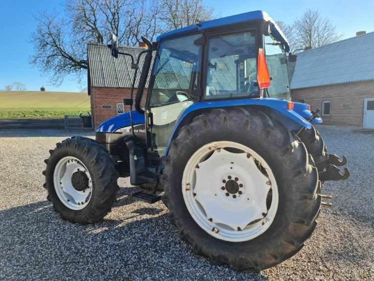 New Holland TL100-4WD - Trator: foto 2 New Holland TL100-4WD - Trator: foto 2