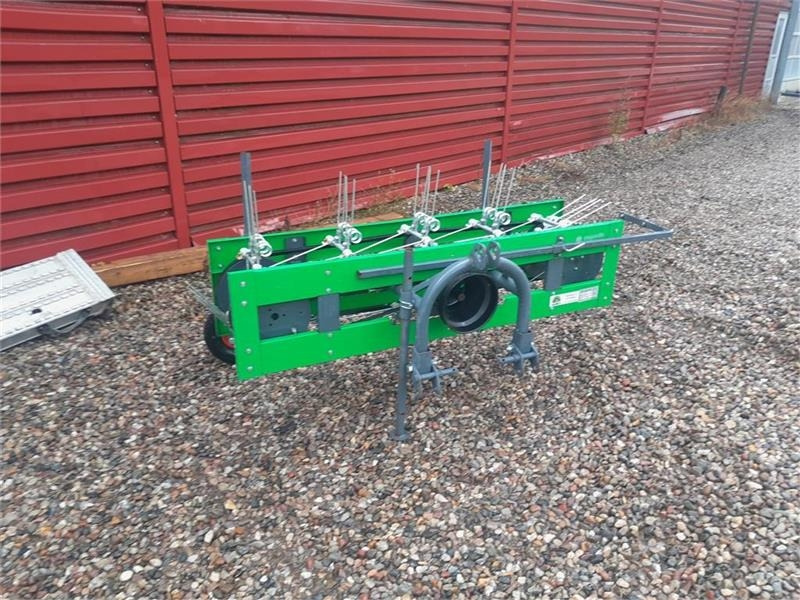- - - HØ VENDER - Equipamento por Trator municipal: foto 2 - - - HØ VENDER - Equipamento por Trator municipal: foto 2