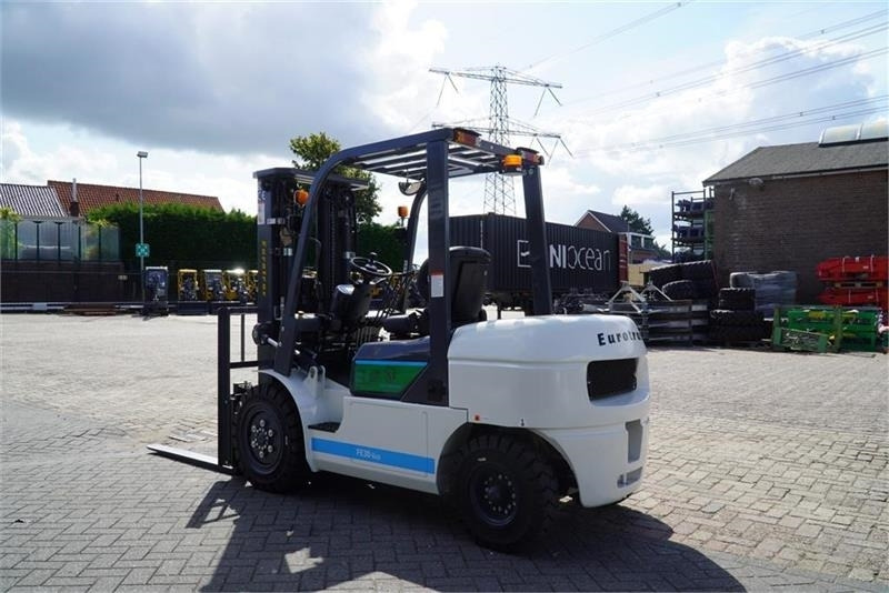 Eurotrac - Empilhadeira elétrica: foto 4 Eurotrac - Empilhadeira elétrica: foto 4