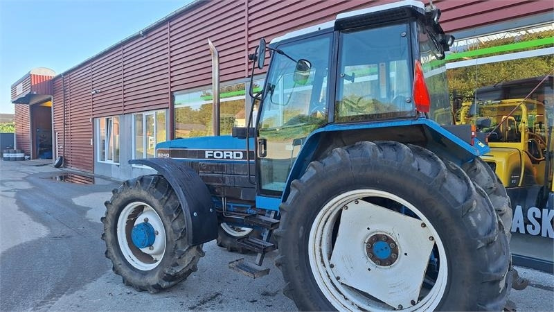 Ford 8240  - Trator: foto 2 Ford 8240  - Trator: foto 2