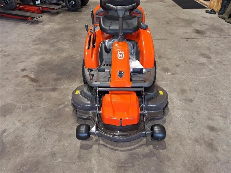 Husqvarna Rider R214 TC 103 cm klipper - Trator municipal: foto 5 Husqvarna Rider R214 TC 103 cm klipper - Trator municipal: foto 5