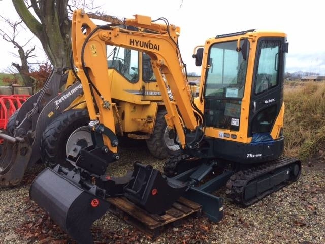 Hyundai R25 AK - Mini escavadeira: foto 1 Hyundai R25 AK - Mini escavadeira: foto 1