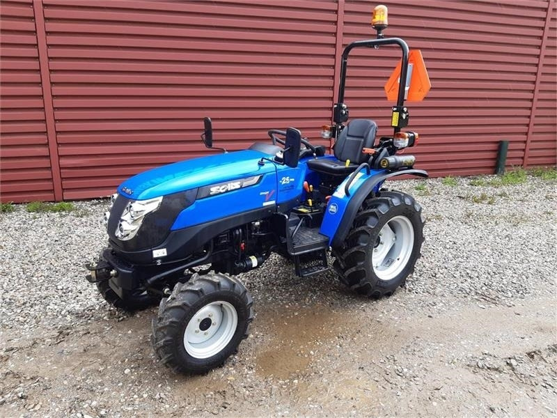Solis 26 servostyring og brede traktor dæk - Trator municipal: foto 1 Solis 26 servostyring og brede traktor dæk - Trator municipal: foto 1