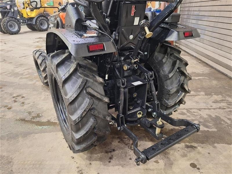 Trator municipal Solis S26: foto 7