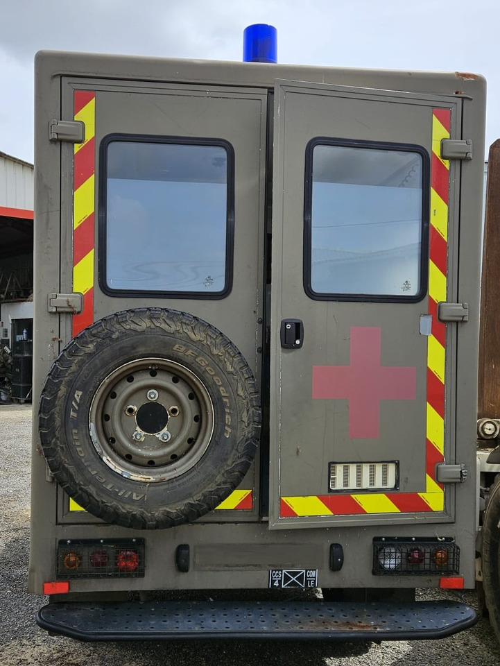 LAND ROVER Défender Ambulance - Veículo comercial: foto 4 LAND ROVER Défender Ambulance - Veículo comercial: foto 4