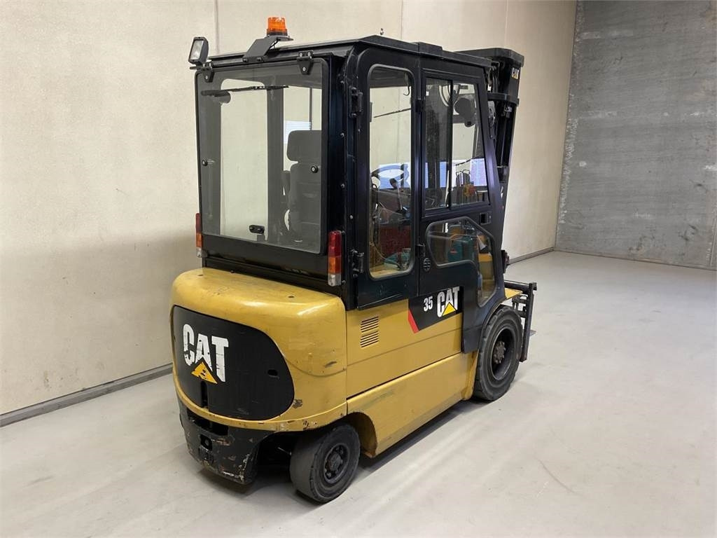 CAT EP35K-PAC - Empilhadeira elétrica: foto 2 CAT EP35K-PAC - Empilhadeira elétrica: foto 2