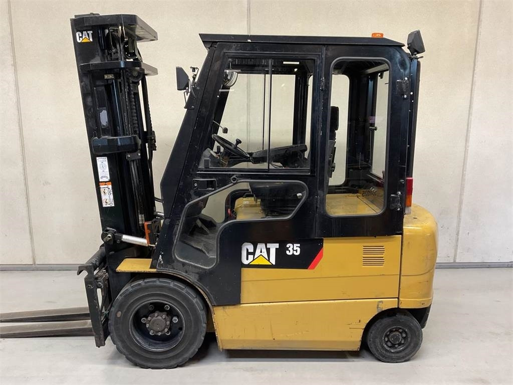 CAT EP35K-PAC - Empilhadeira elétrica: foto 3 CAT EP35K-PAC - Empilhadeira elétrica: foto 3