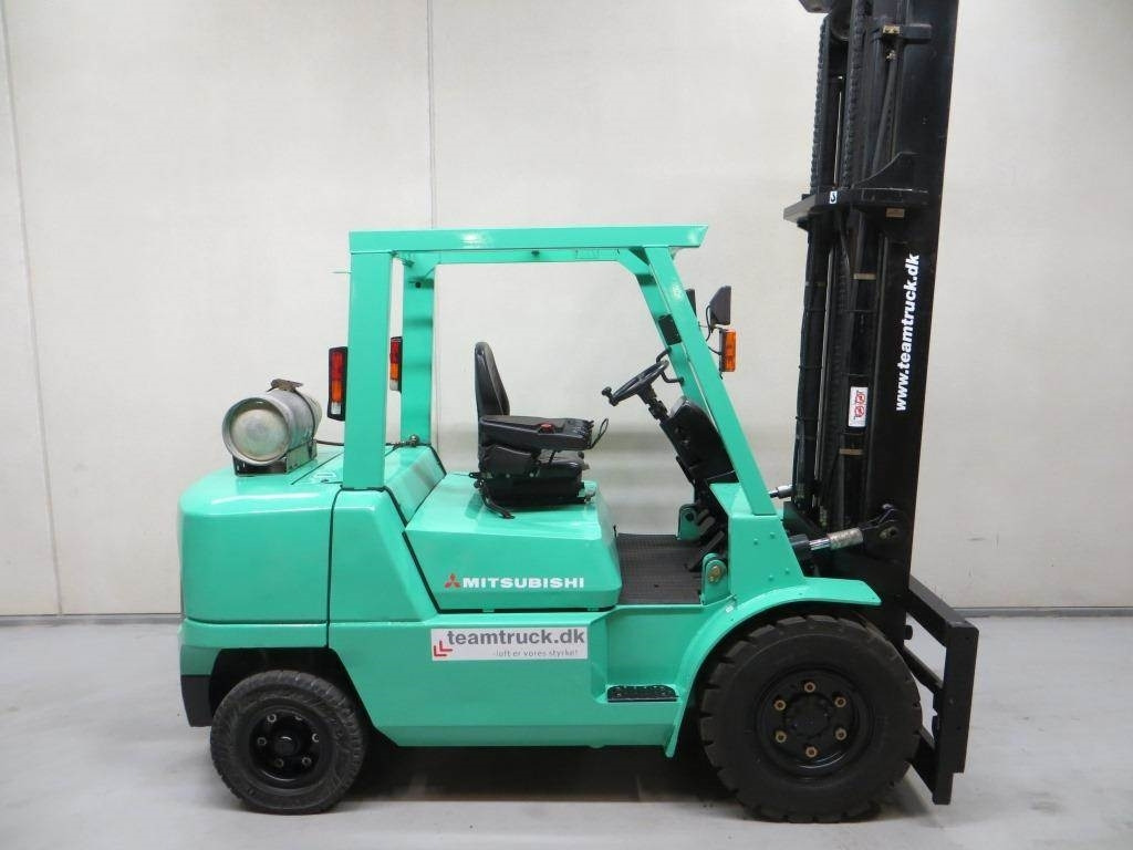 Mitsubishi FG45K2 - Empilhadeira a gás: foto 1 Mitsubishi FG45K2 - Empilhadeira a gás: foto 1