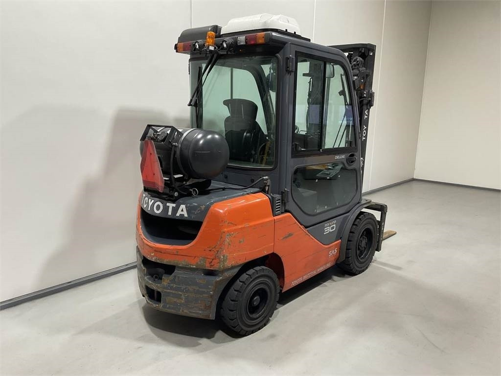 Toyota 02-8FGF30 - Empilhadeira a gás: foto 2 Toyota 02-8FGF30 - Empilhadeira a gás: foto 2