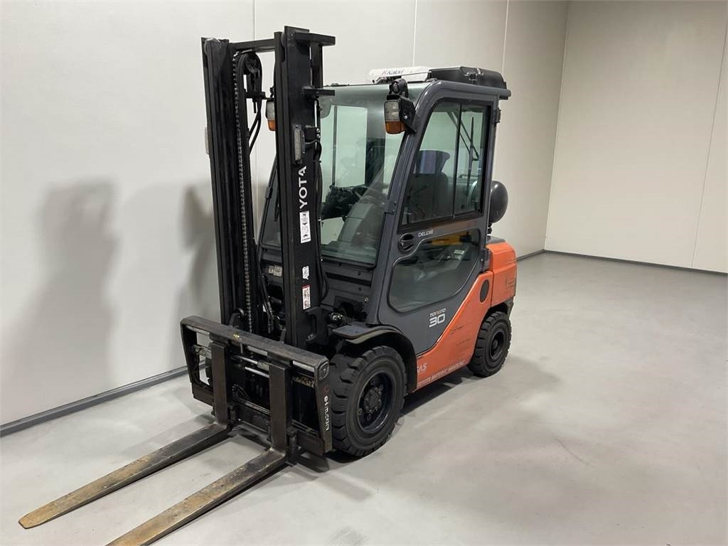 Toyota 02-8FGF30 - Empilhadeira a gás: foto 4 Toyota 02-8FGF30 - Empilhadeira a gás: foto 4