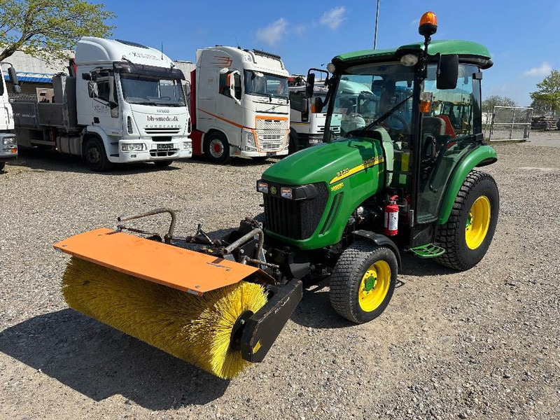 John Deere 3720 M/ Hydraulisk kost - Mini trator: foto 1 John Deere 3720 M/ Hydraulisk kost - Mini trator: foto 1