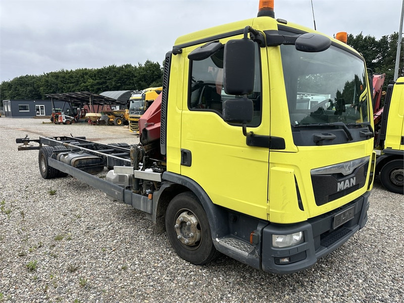 MAN TGL 12.220 // Crane HMF 735K2 // - Camião grua: foto 2 MAN TGL 12.220 // Crane HMF 735K2 // - Camião grua: foto 2