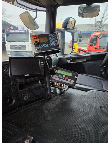 Caminhão de lixo Scania P 320 6x2/4 - Norba 22 m3 (2016): foto 18