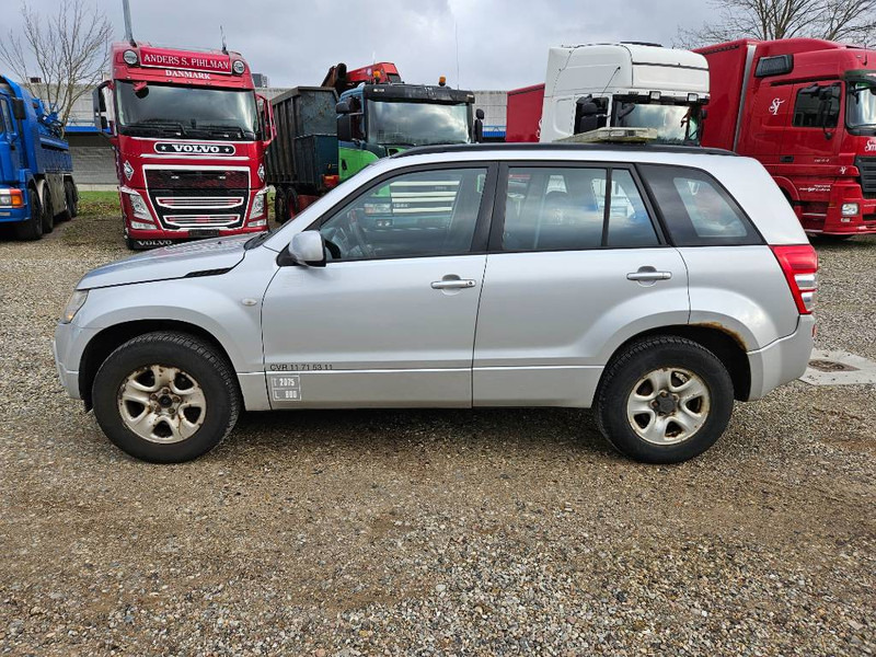 Suzuki Grand Vitara 2,0 GLX aut. Van 5d - Carrinha de contentor: foto 2 Suzuki Grand Vitara 2,0 GLX aut. Van 5d - Carrinha de contentor: foto 2