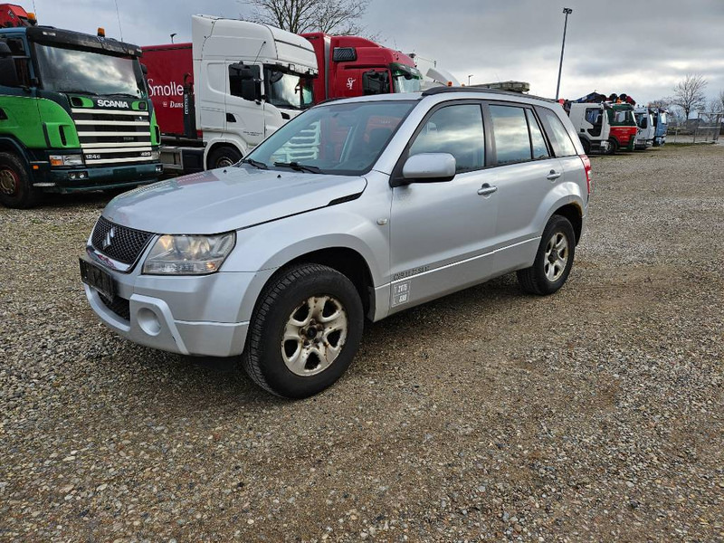 Suzuki Grand Vitara 2,0 GLX aut. Van 5d - Carrinha de contentor: foto 1 Suzuki Grand Vitara 2,0 GLX aut. Van 5d - Carrinha de contentor: foto 1