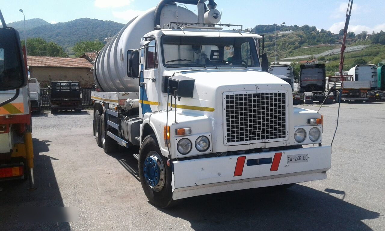 Volvo N.12 - Caminhão limpa fossa: foto 1 Volvo N.12 - Caminhão limpa fossa: foto 1
