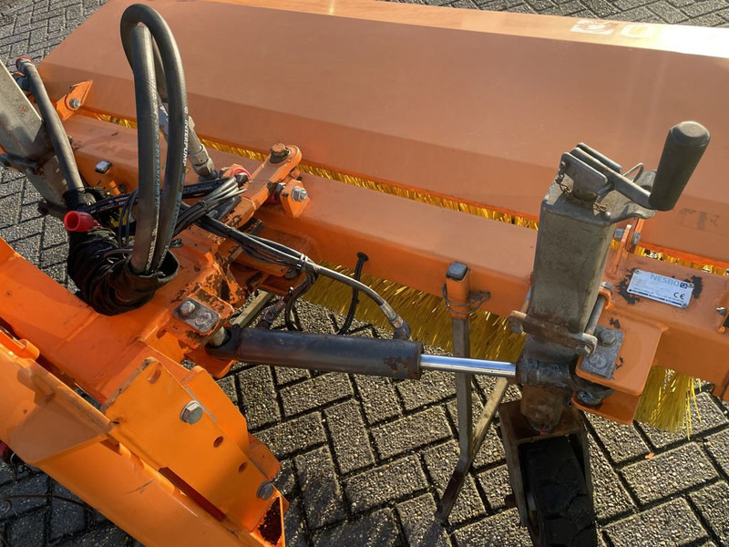 Nesbo Veegmachine HF1600S - Vassoura por Veículo municipal/ Especial: foto 4 Nesbo Veegmachine HF1600S - Vassoura por Veículo municipal/ Especial: foto 4