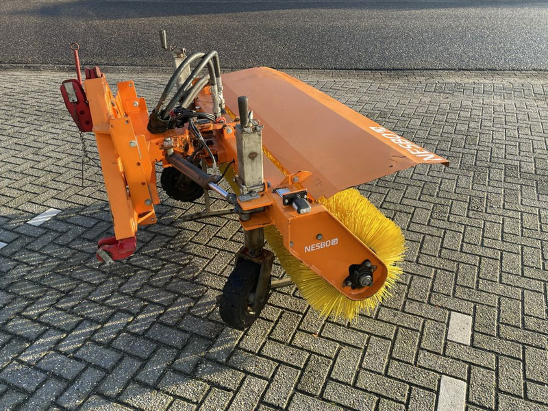 Nesbo Veegmachine HF1600S - Vassoura por Veículo municipal/ Especial: foto 5 Nesbo Veegmachine HF1600S - Vassoura por Veículo municipal/ Especial: foto 5