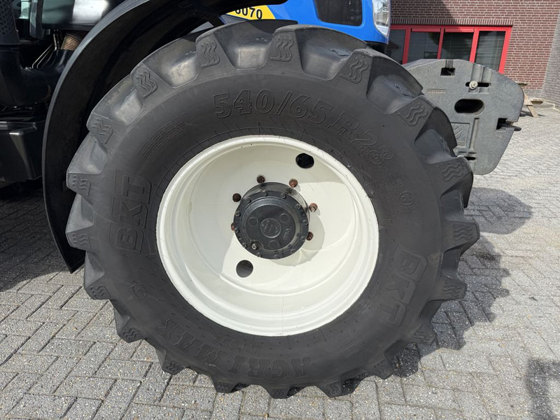 Trator New Holland T6070 Elite: foto 11