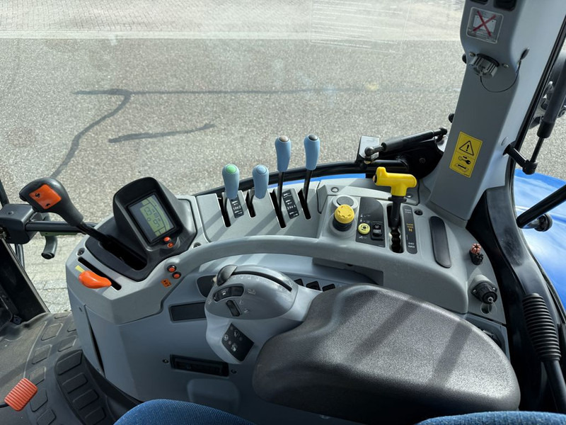 Trator New Holland T6070 Elite: foto 7