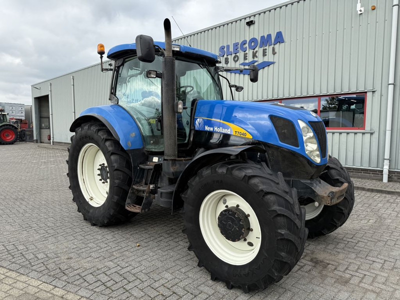 New Holland T7040 Power Command - Trator: foto 4 New Holland T7040 Power Command - Trator: foto 4
